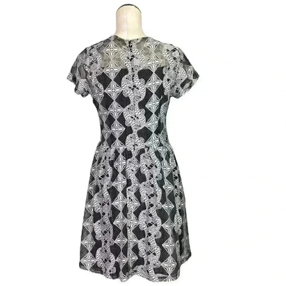 Doe & Rae Dress Women M Black White Geometric Lace Short Sleeve Retro Modcloth - Picture 6 of 8